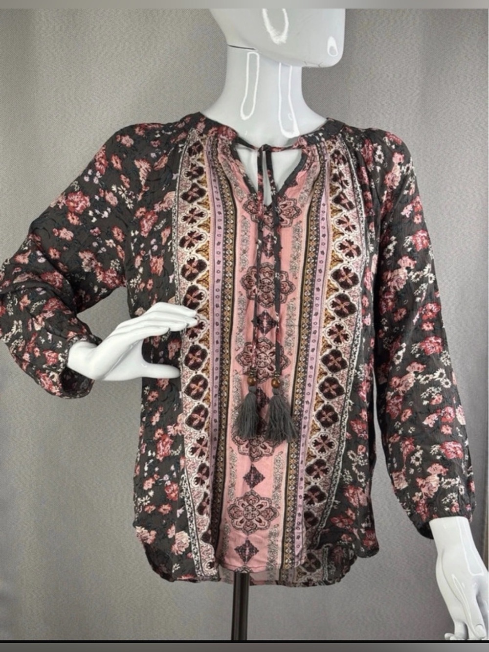 NWT Mason & Belle Long Sleeve Pleasant Floral Boho Top with Beaded Tassel Small